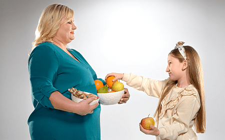 Poradnik.Jak sprawić, by dziecko sięgało po owoce i warzywa zamiast słodyczy?